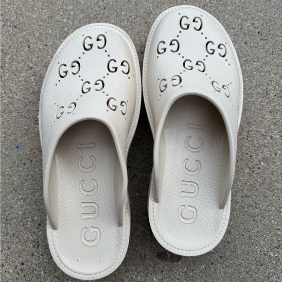 GUCCI WOMEN'S PLATFORM SANDAL WITH PERFORATED G
WITH BOX - Picture 5 of 6